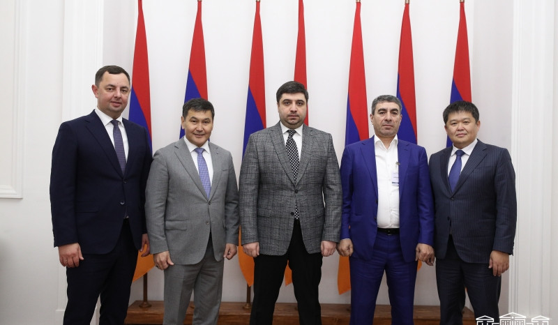 Vagharshak Hakobyan meets with businessmen from Kazakhstan