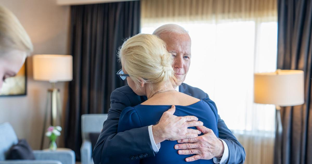 Biden meets with Navalny’s wife and daughter, expresses condolences