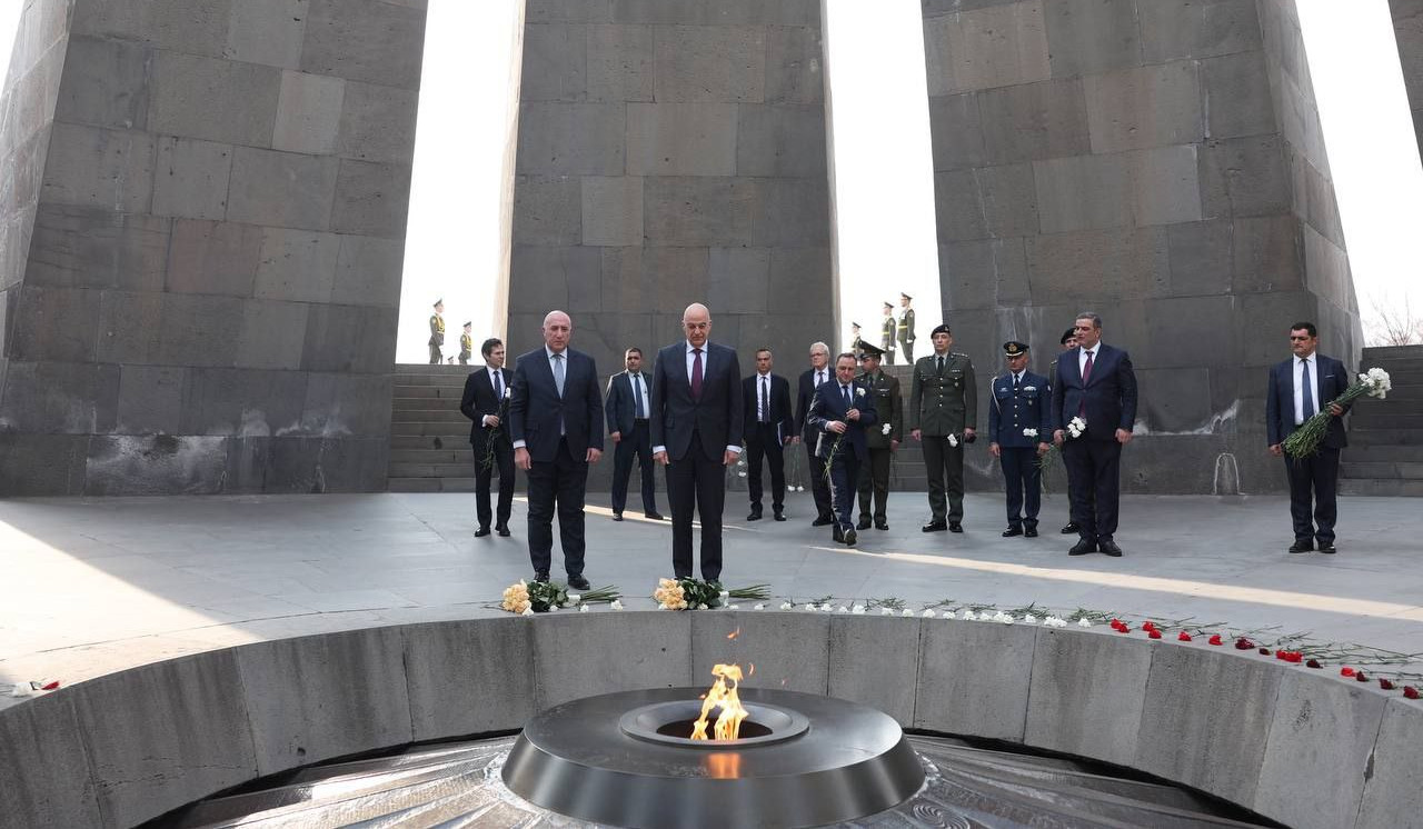 Dendias laid flowers at immortal fire commemorating victims of Armenian Genocide