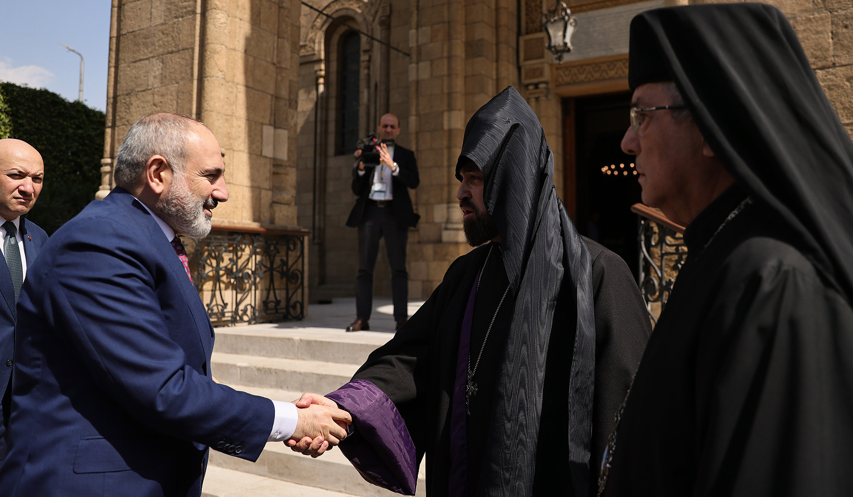 Prime Minister visits Saint Gregory the Illuminator Church in Cairo