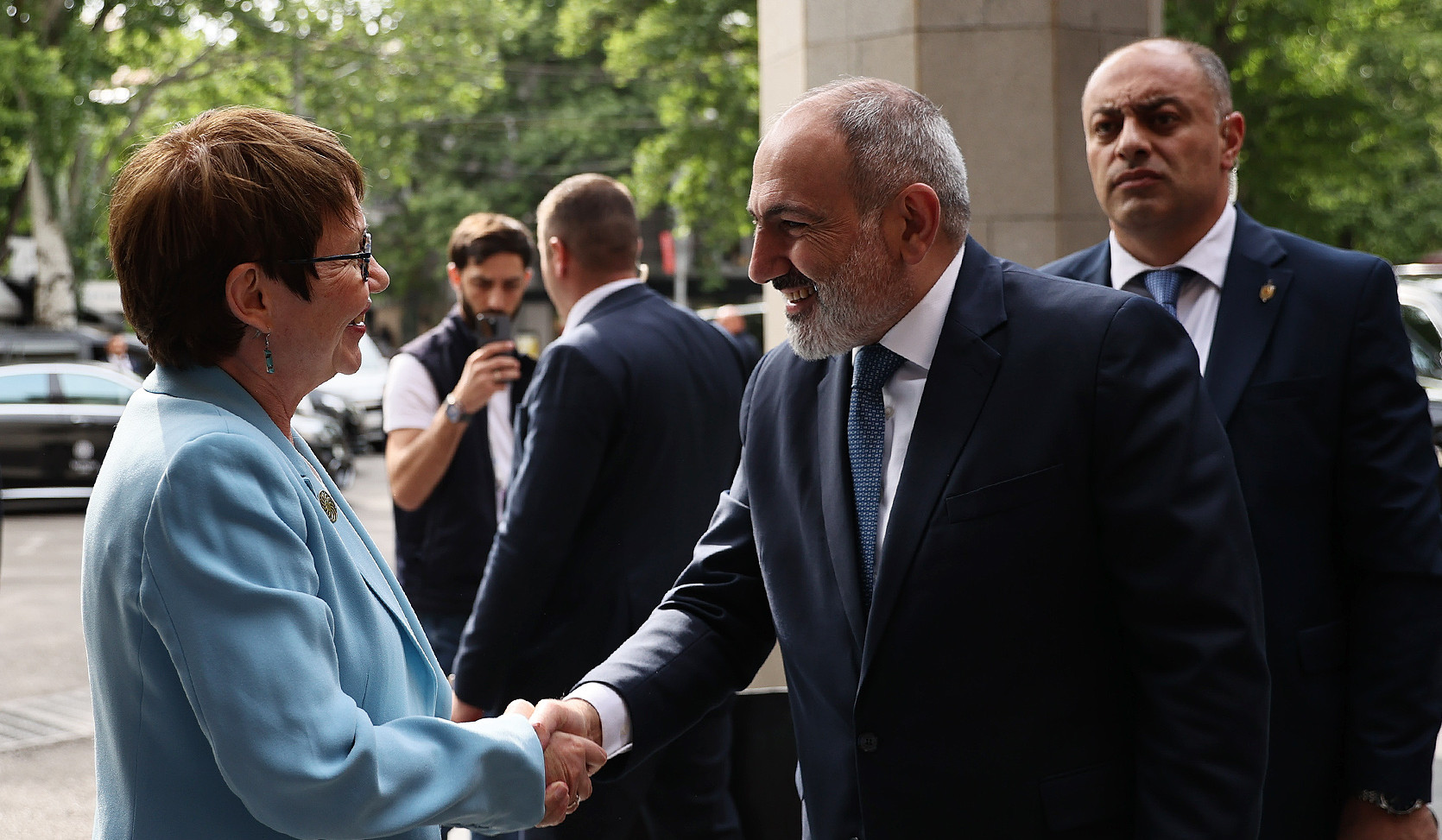 Armenian Prime Minister hosts EBRD President