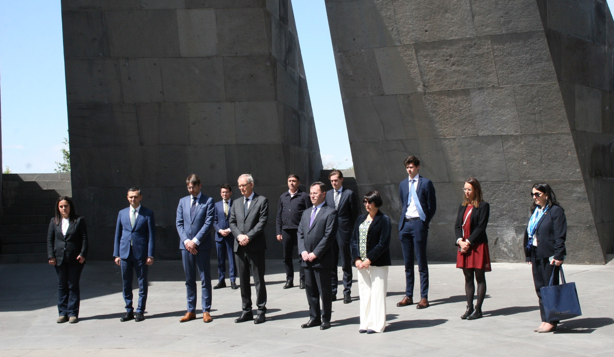 Niderlandın maliyyə naziri Erməni Soyqırımı Memorialını ziyarət edib