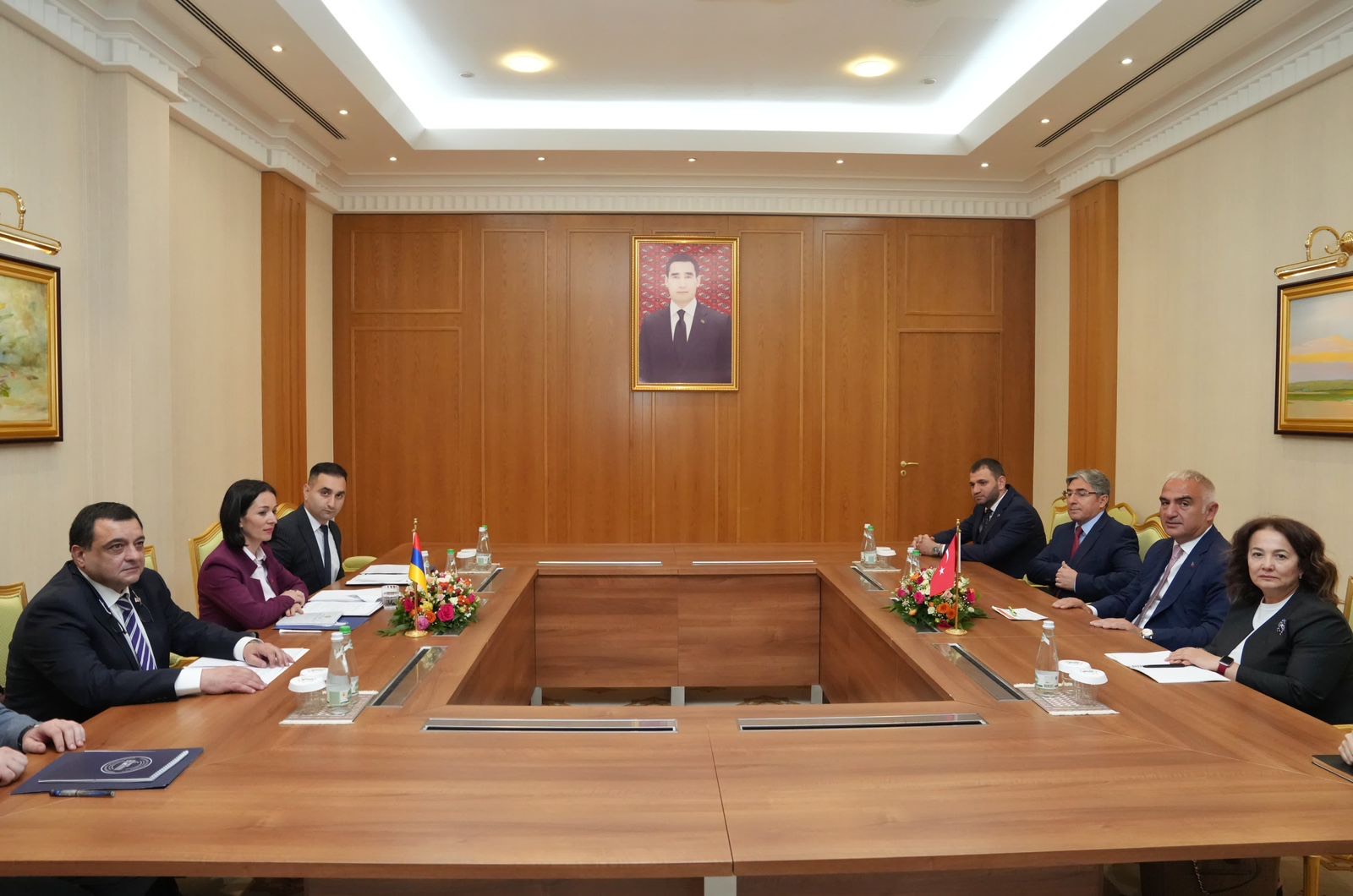 Armenia’s Minister of Education, Science, Culture and Sports and Minister of Culture of Turkey exchanged ideas on restoration of historical bridge of Ani