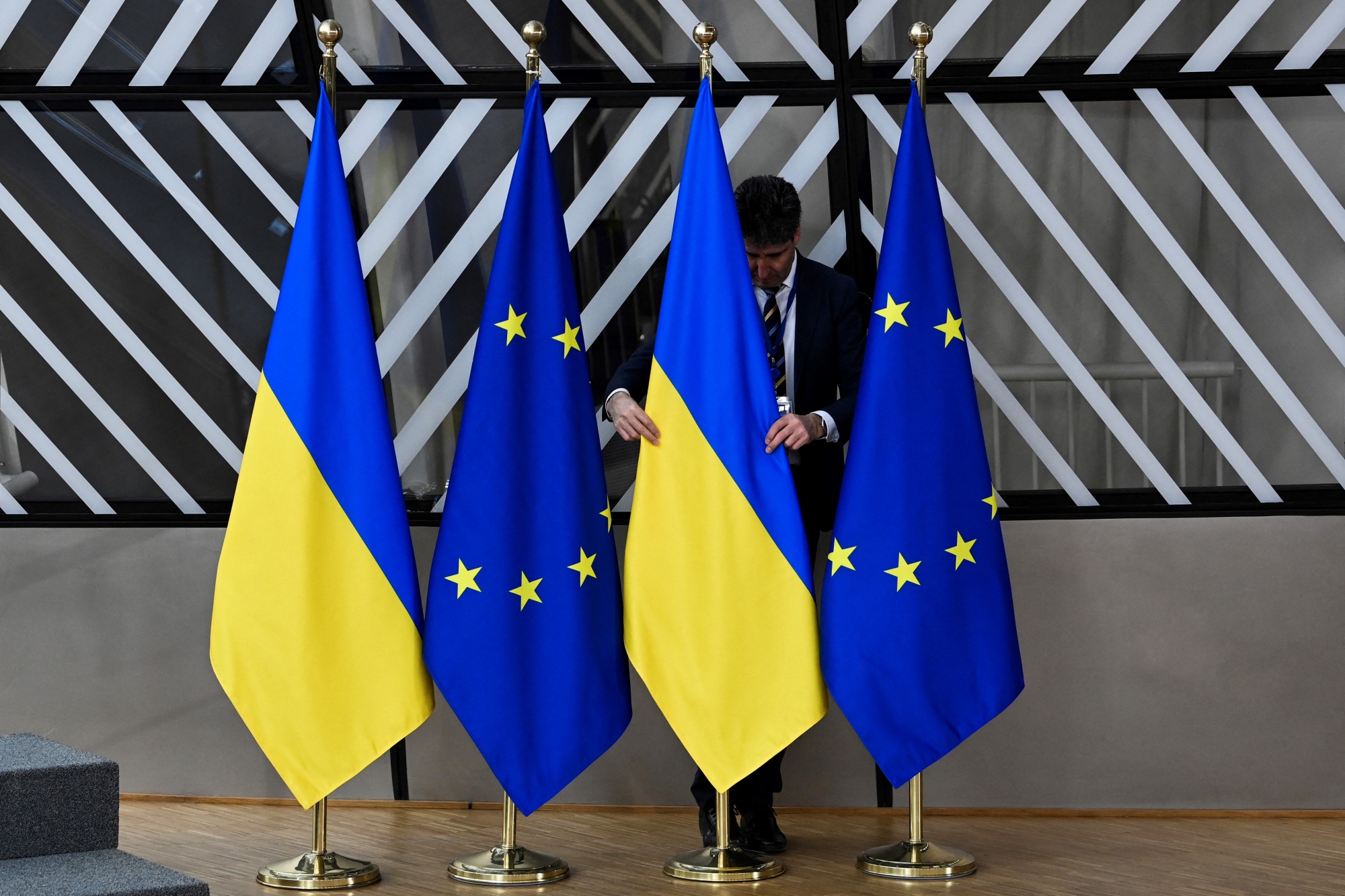 European Commission plans to open talks on Ukraine’s EU membership this month: FT