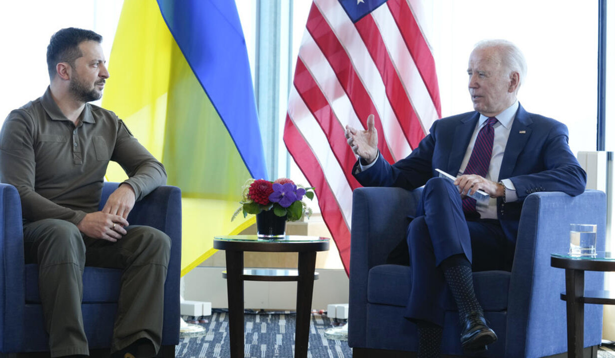 Biden pledges support for Ukraine as he meets with Zelenskiy in Paris