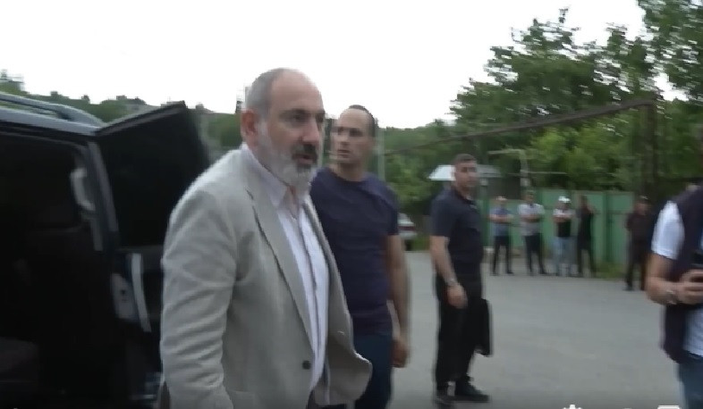 Nikol Pashinyan visited Chochkan, which was also isolated due to floods