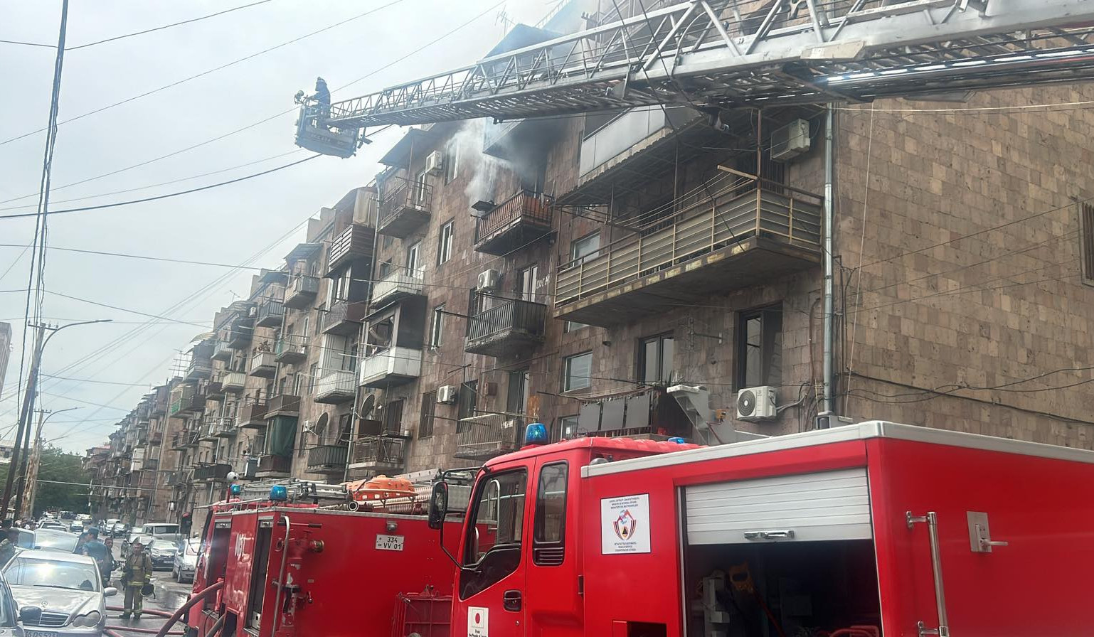 Աղբյուր Սերոբի փողոցի շենքերից մեկում բռնկված հրդեհը մարվել է․ 75-ամյա բնակիչը հոսպիտալացվել է