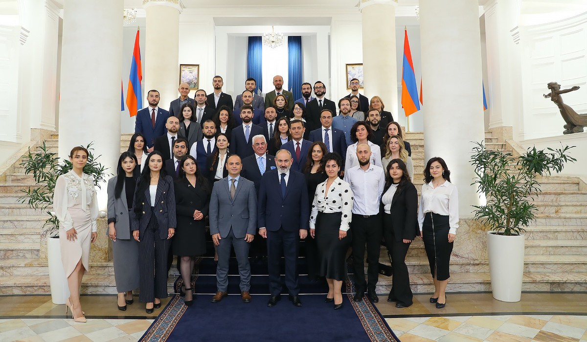 Prime Minister receiveս the participants of the 'iGorts' program