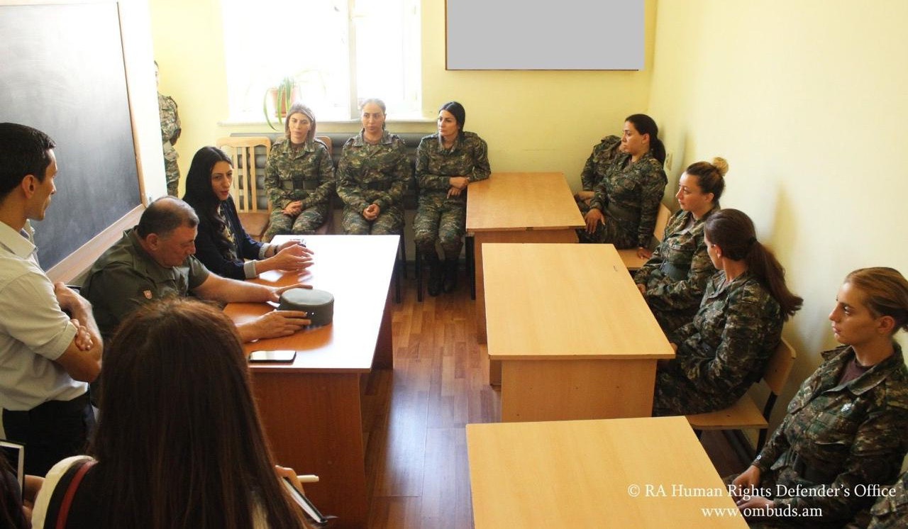 Կին զինծառայողների իրավունքները՝ Պաշտպանի անմիջական ուշադրության կենտրոնում