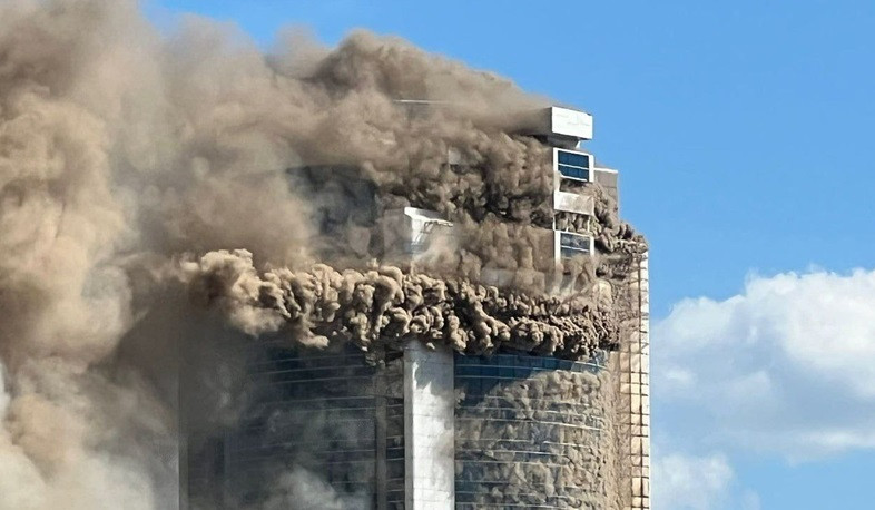 В Астане огонь охватил 26-этажный дом