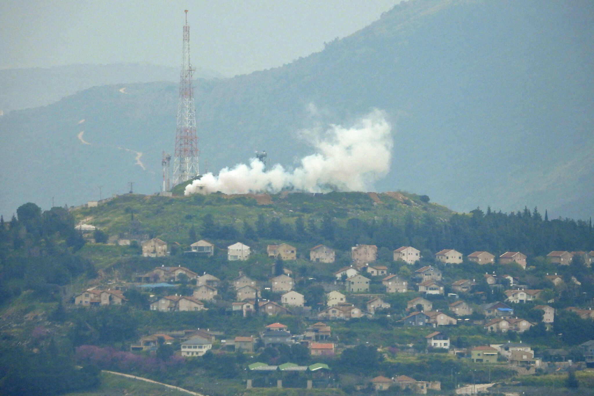 Israeli jets target Hezbollah facilities in Lebanon