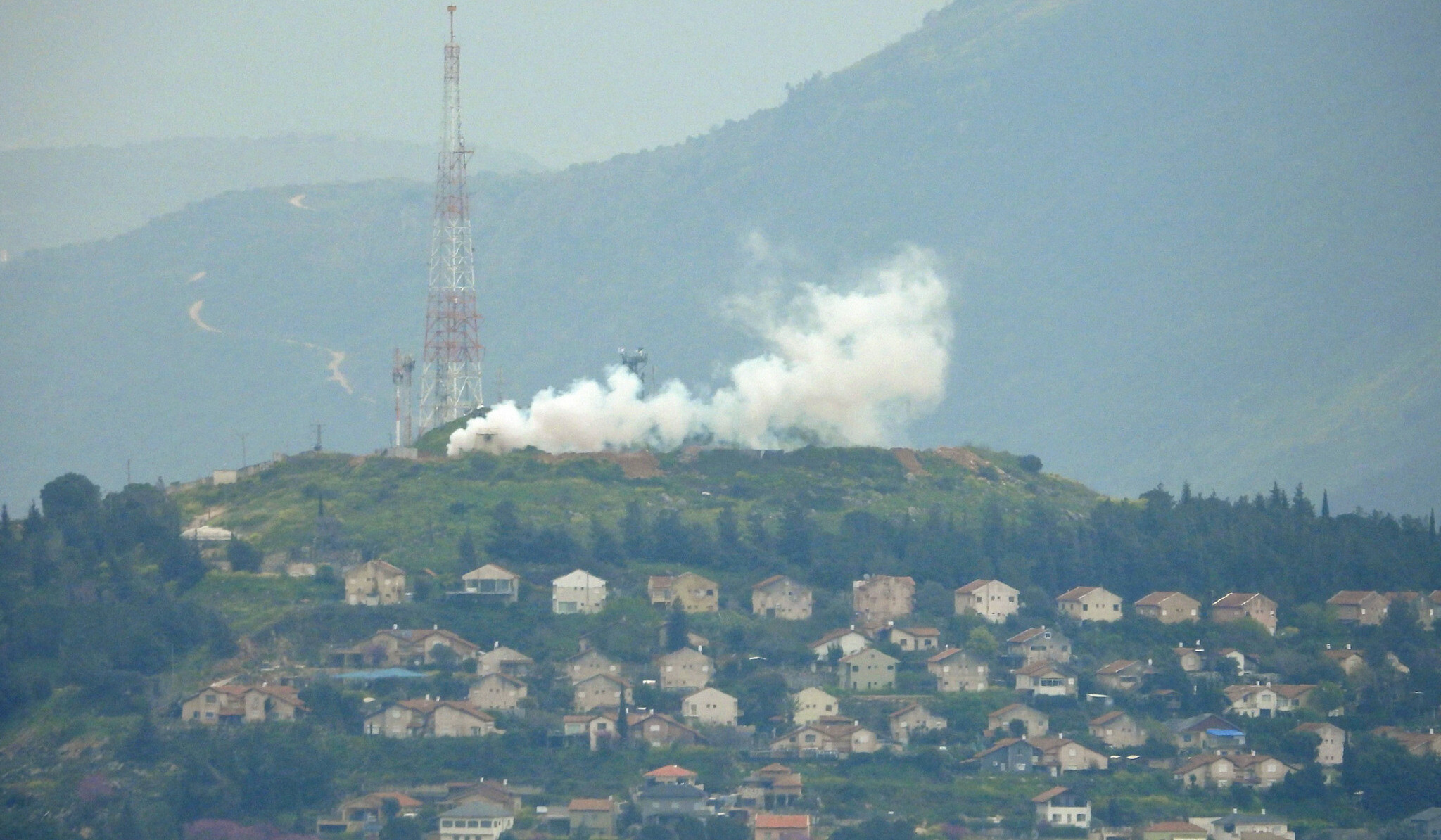 Israeli jets target Hezbollah facilities in Lebanon