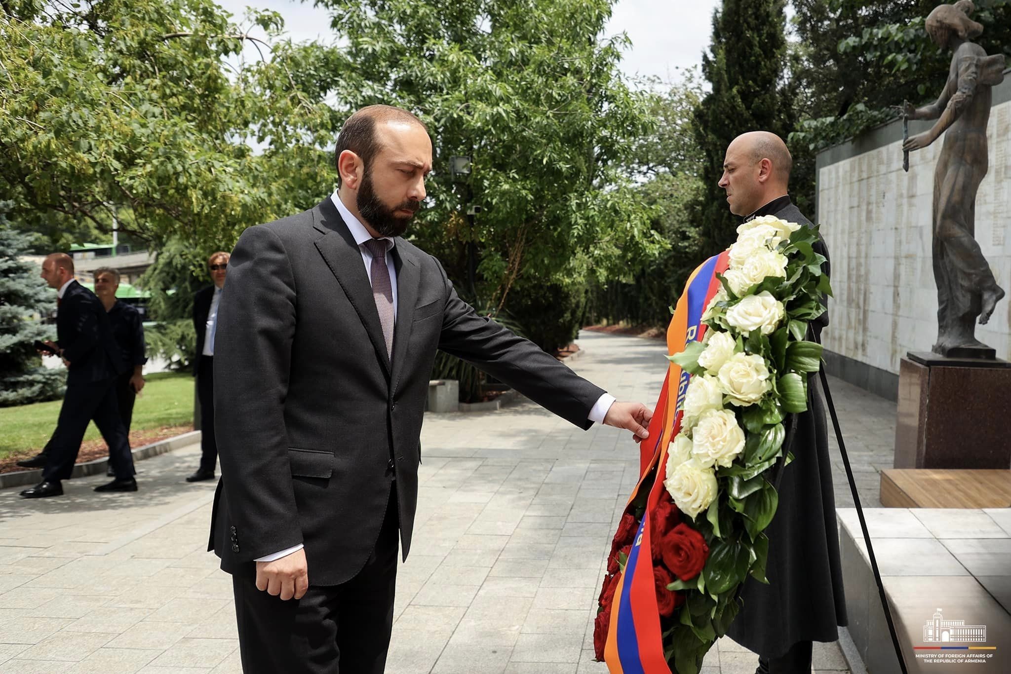 Ararat Mirzoyan laid wreath at ‘Heroes Square’ memorial complex in Tbilisi