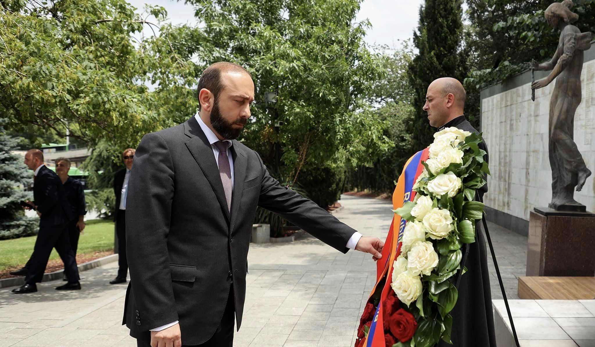 Ararat Mirzoyan laid wreath at 'Heroes Square' memorial complex in Tbilisi