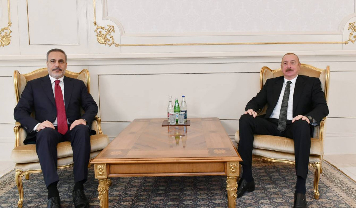 Алиев и Фидан в ходе беседы обсудили отношения между Азербайджаном и Арменией, а также Турцией и Арменией