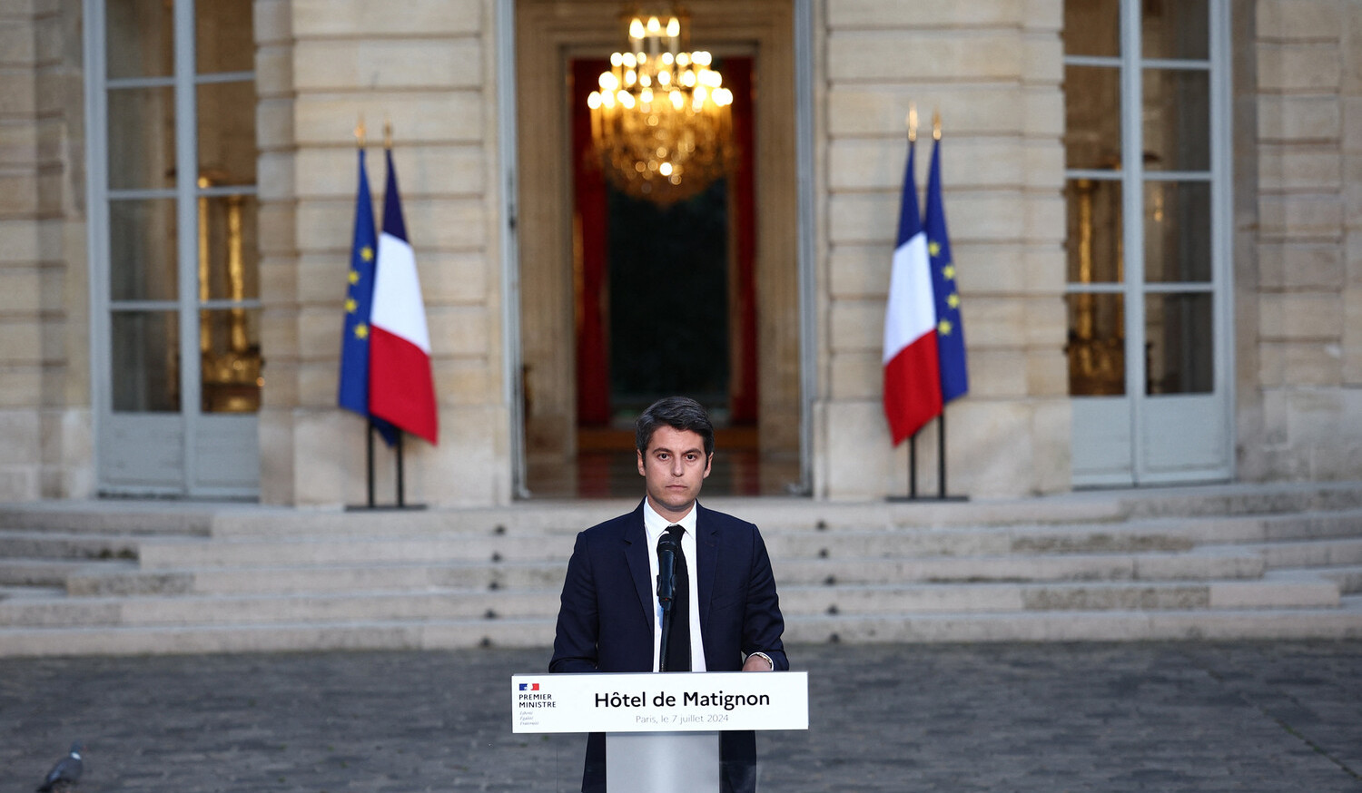 Премьер-министр Франции подаст в отставку