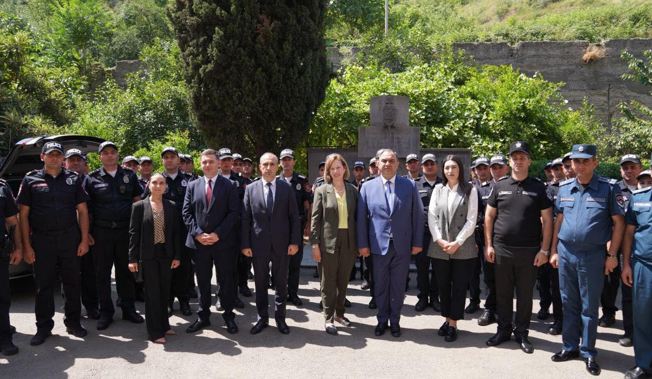 США привержены сотрудничеству с Арменией по реформированию правоохранительных структур: Посол Куинн встретилась с министром внутренних дел Ваге Казаряном