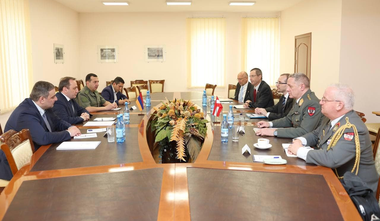 Prospective directions of Armenia-Austria cooperation in field of defense discussed at meeting in administrative complex of Ministry of Defense