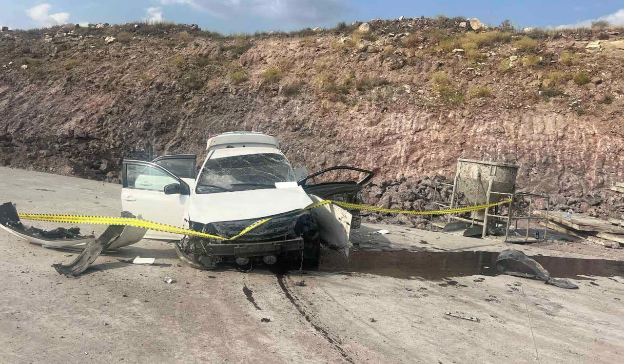 Երևան-Գյումրի ճանապարհին մեքենան բախվել է արգելապատնեշին, հայտնվել հանդիպակաց երթևեկելի գոտում. կան տուժածներ