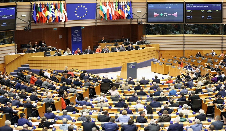Депутаты Европарламента призвали лишить Венгрию права голоса в ЕС