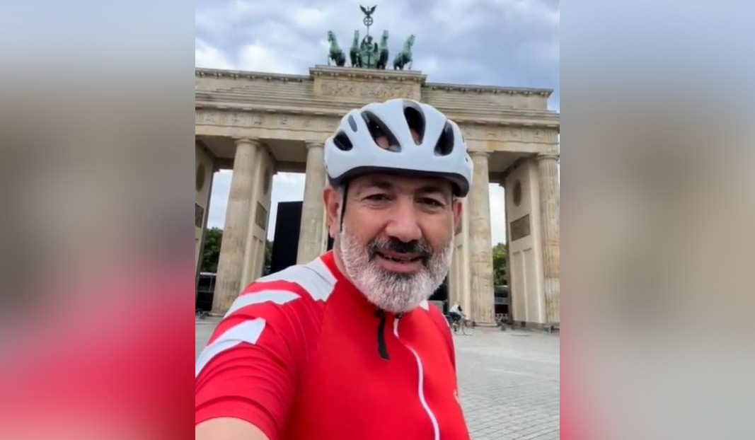 Paşinyan Berlində velosiped yürüşünə çıxdı