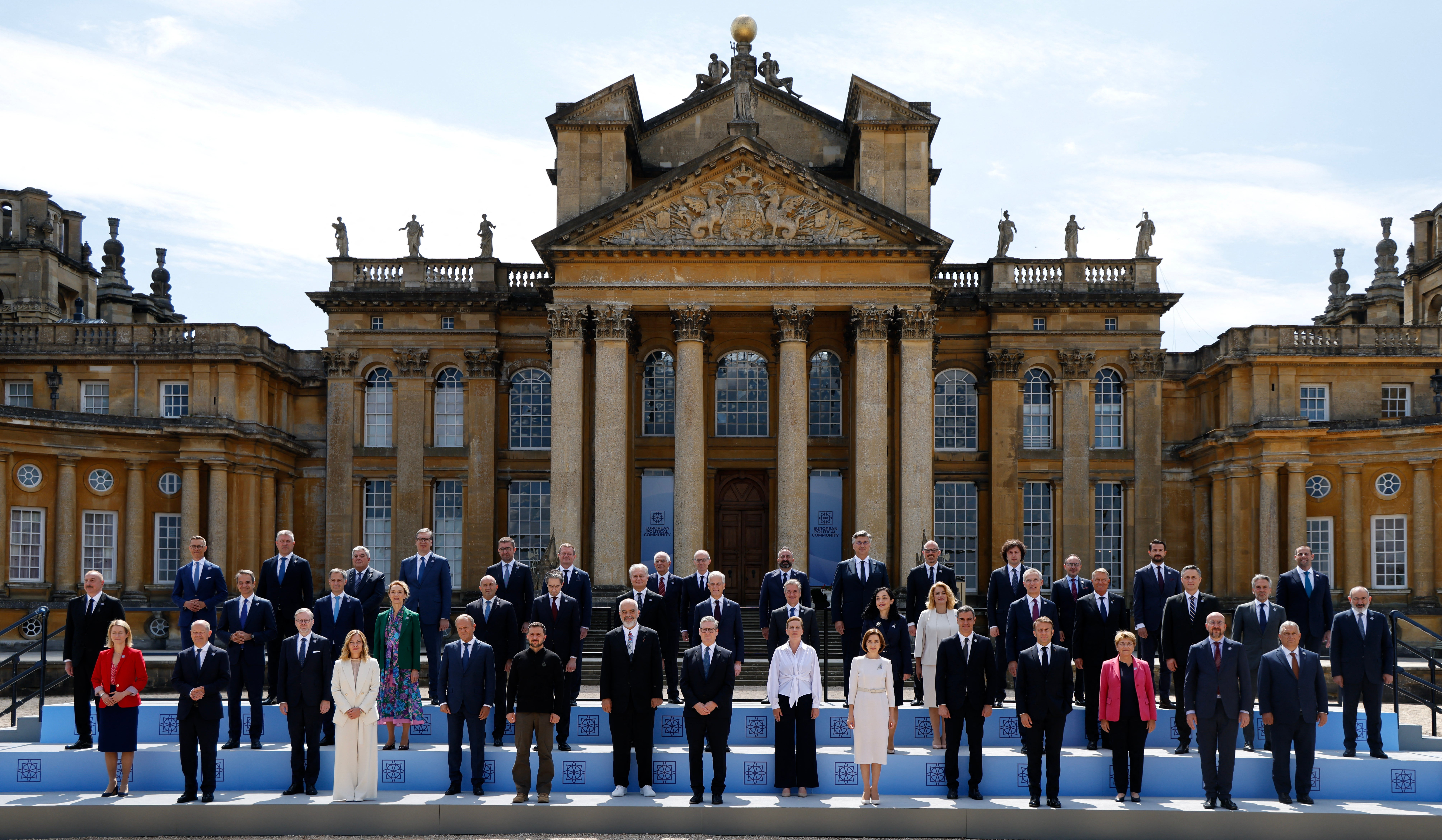 European leaders pose for family photo during EPC summit