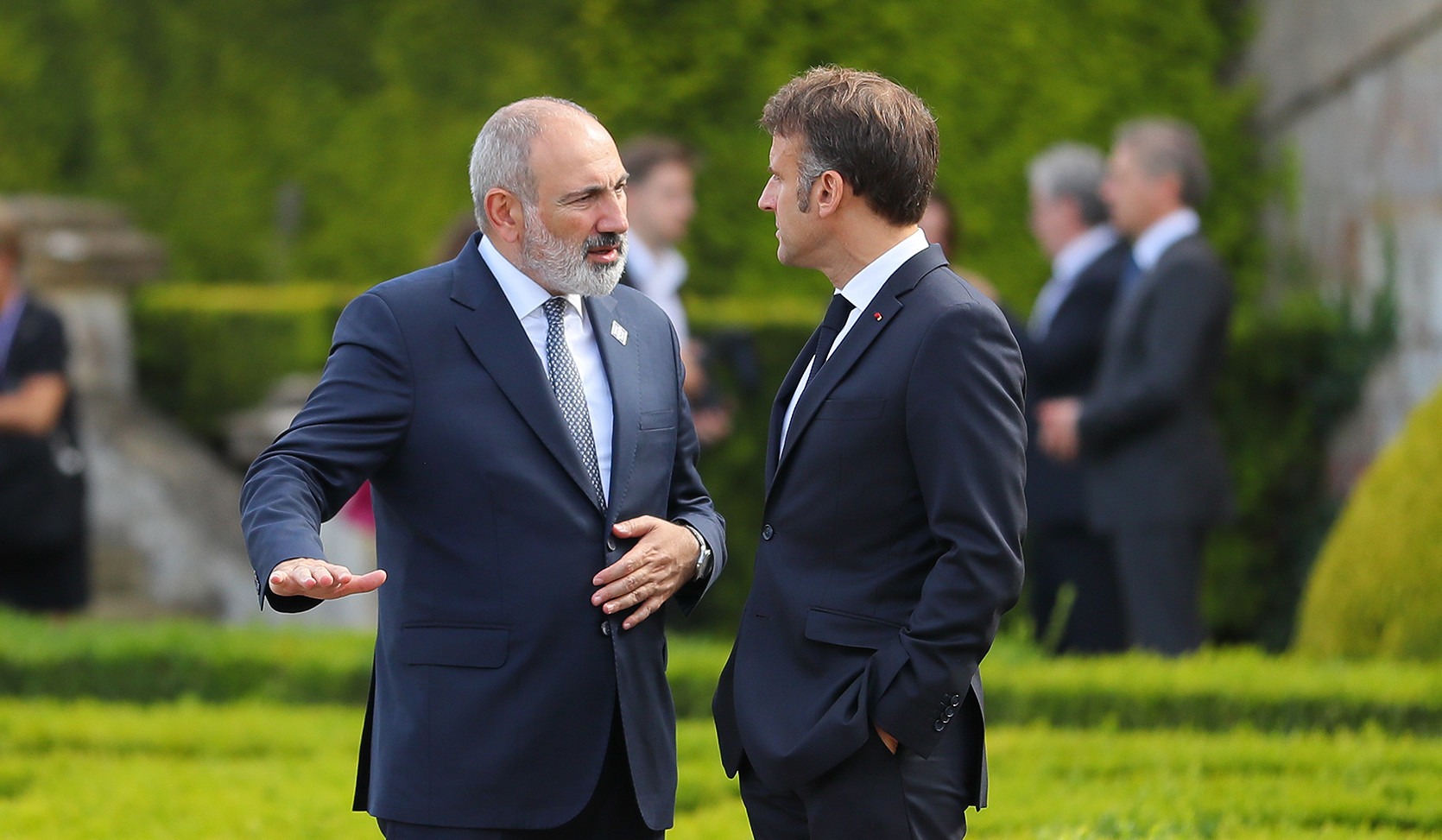 Nikol Pashinyan and Emmanuel Macron meet in the sidelines of the European Political Community Summit