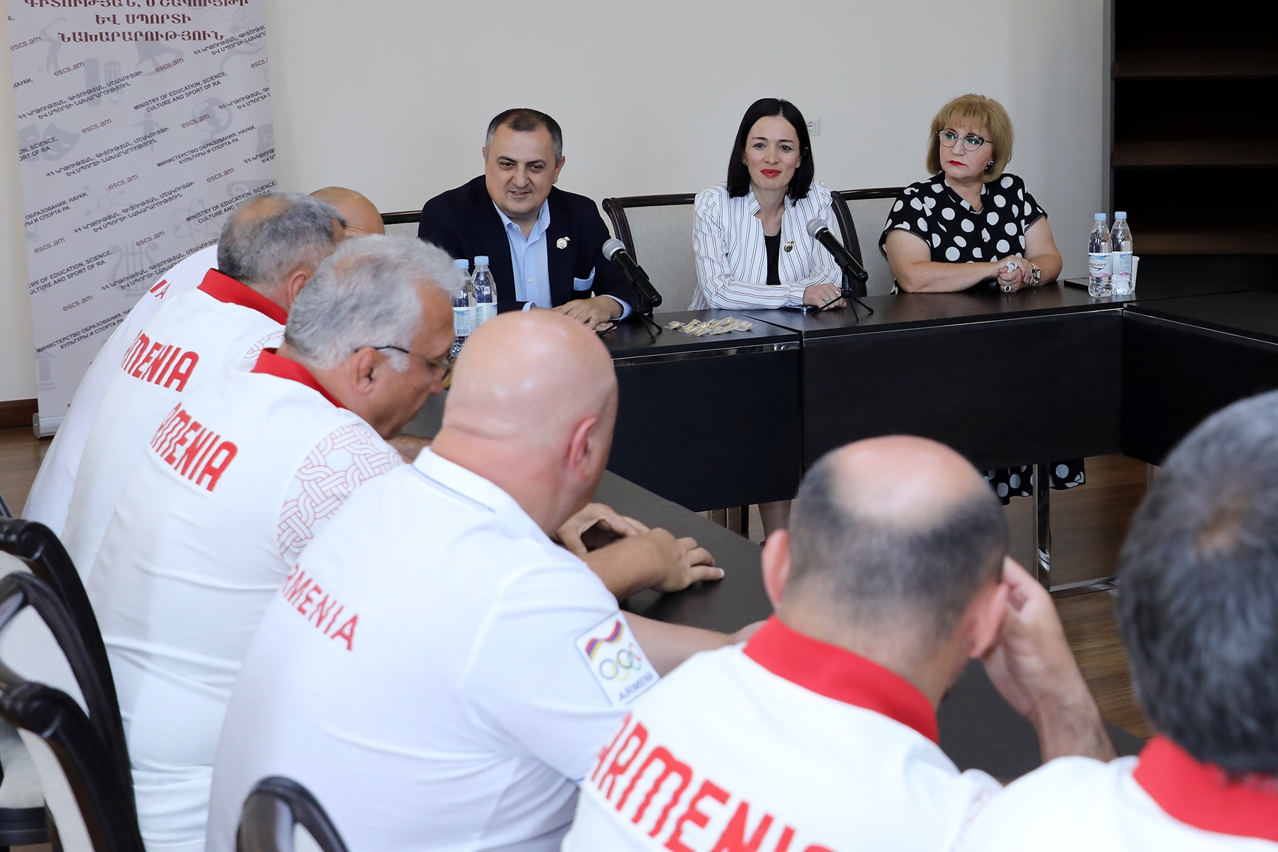 Պետությունը ձեր կողքին է. ԿԳՄՍ նախարարն ընդունել է Հայաստանի օլիմպիական հավաքականի մարզիկներին