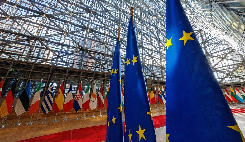 Некоторые страны ЕС призвали пересмотреть политику сообщества в отношении Сирии: FT