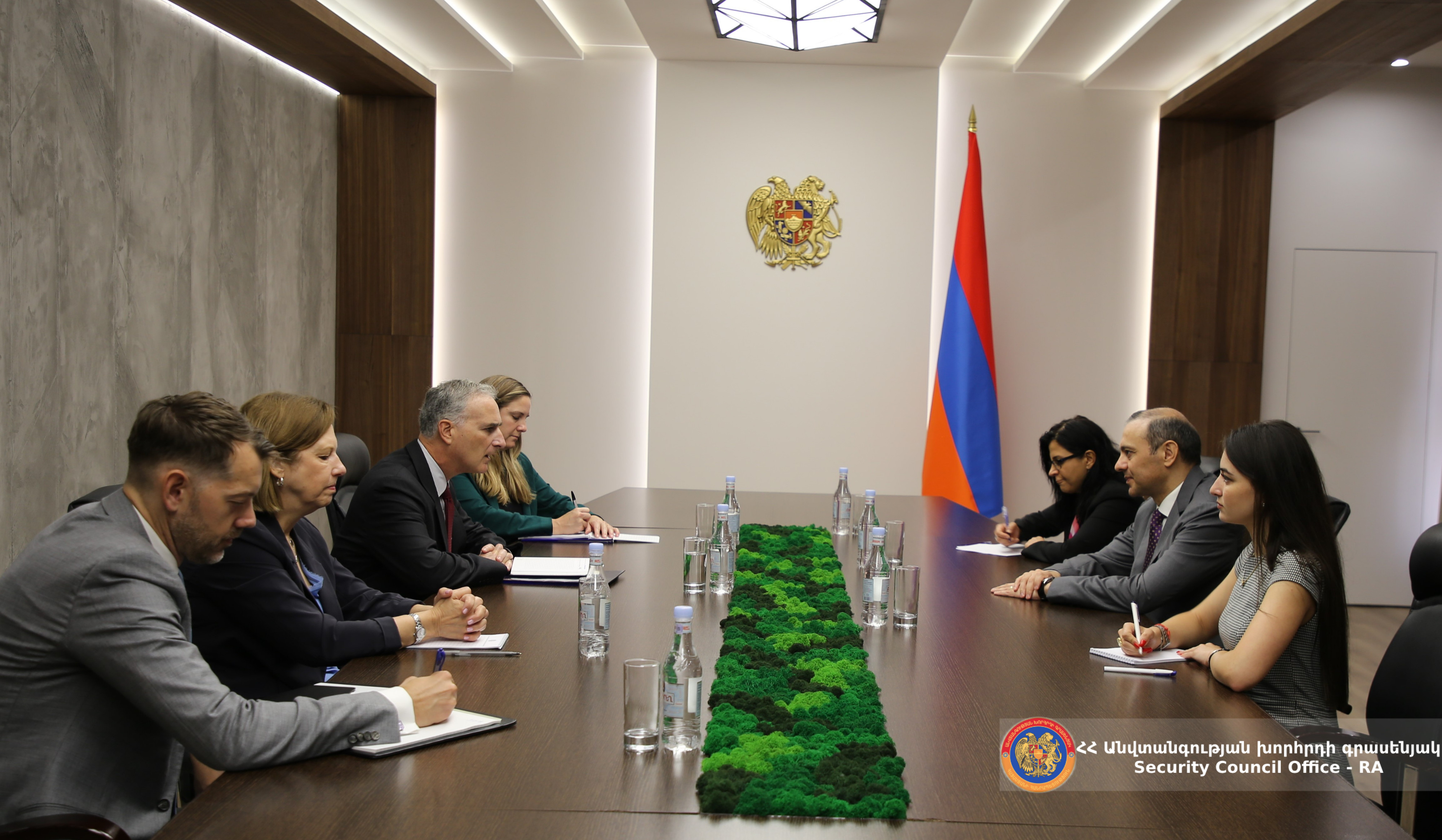 Secretary of Armenia’s Security Council and Louis Bono discuss regional security and stability