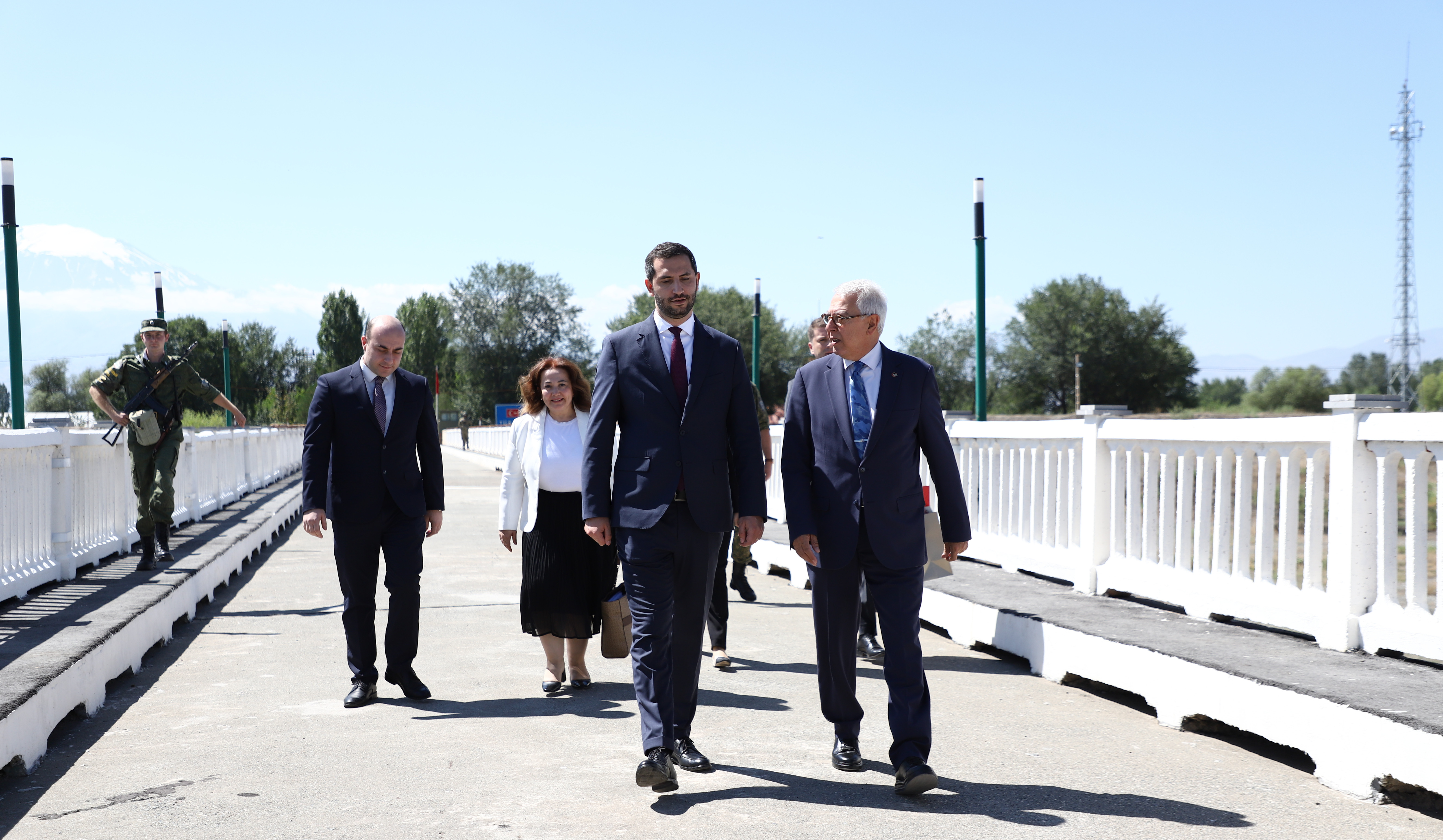 Armenia, Turkey representatives hold meeting on two countries’ border