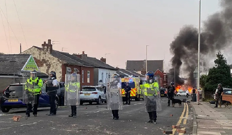 Riots broke out in Southport after children were killed, 27 police officers in hospital