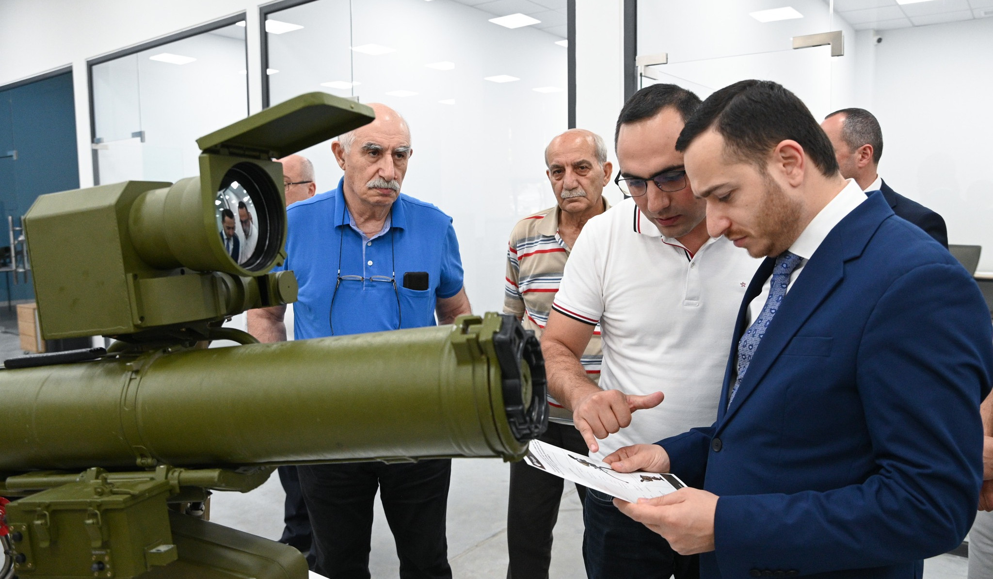 Mxitar Hayrapetyan hərbi və müdafiə texnikası istehsalı ilə məşğul olan “Aragats” şirkətində olub