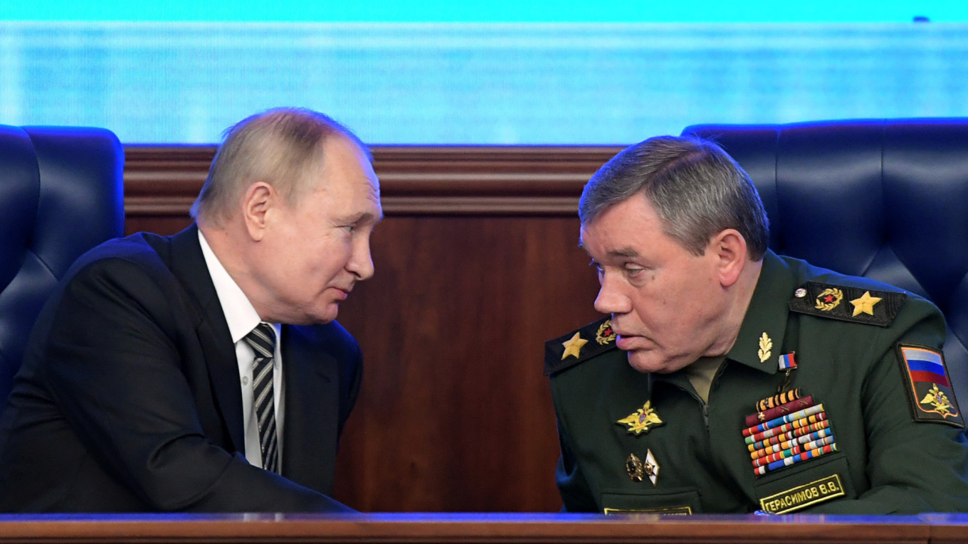 Russia’s Putin meets top military officials to discuss situation in Kursk region