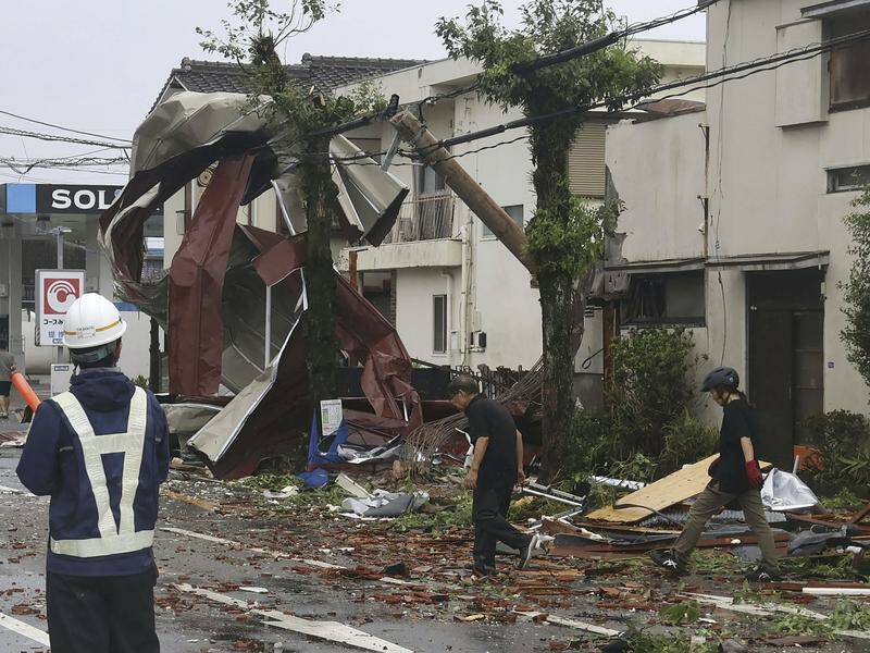 Six dead as Typhoon Shanshan lashes Japan