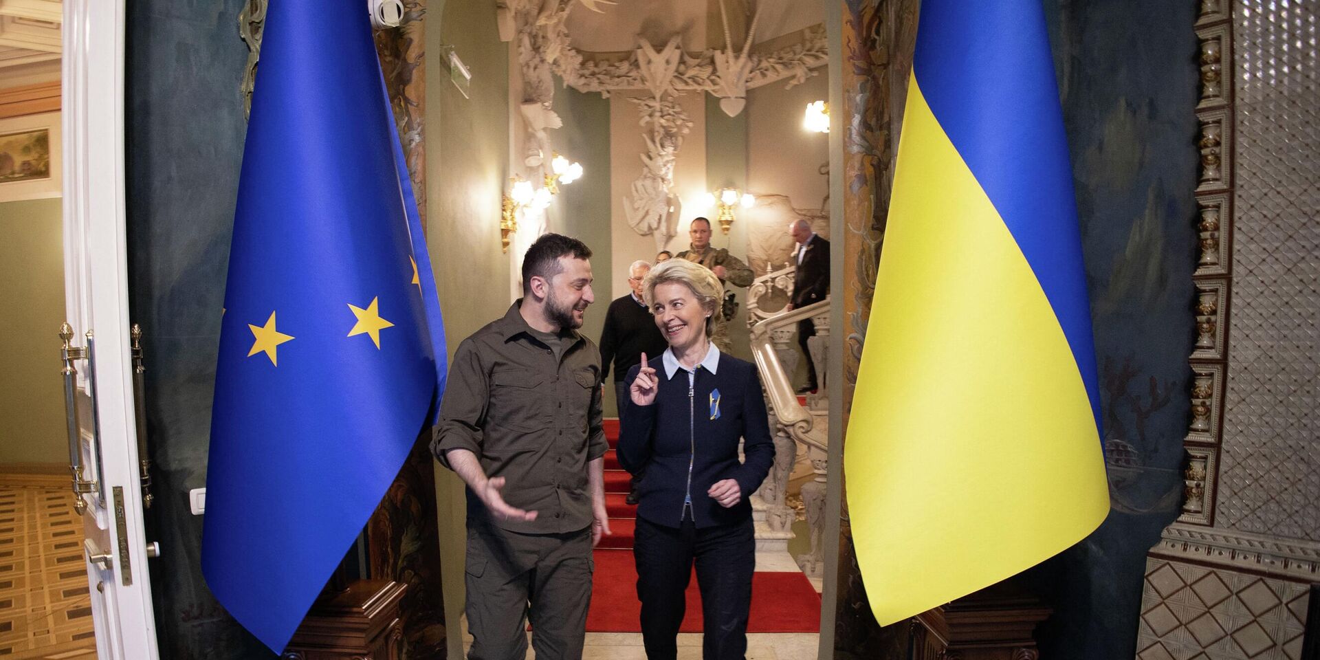 EU’s von der Leyen announces 35 bln euro loan in Kyiv visit