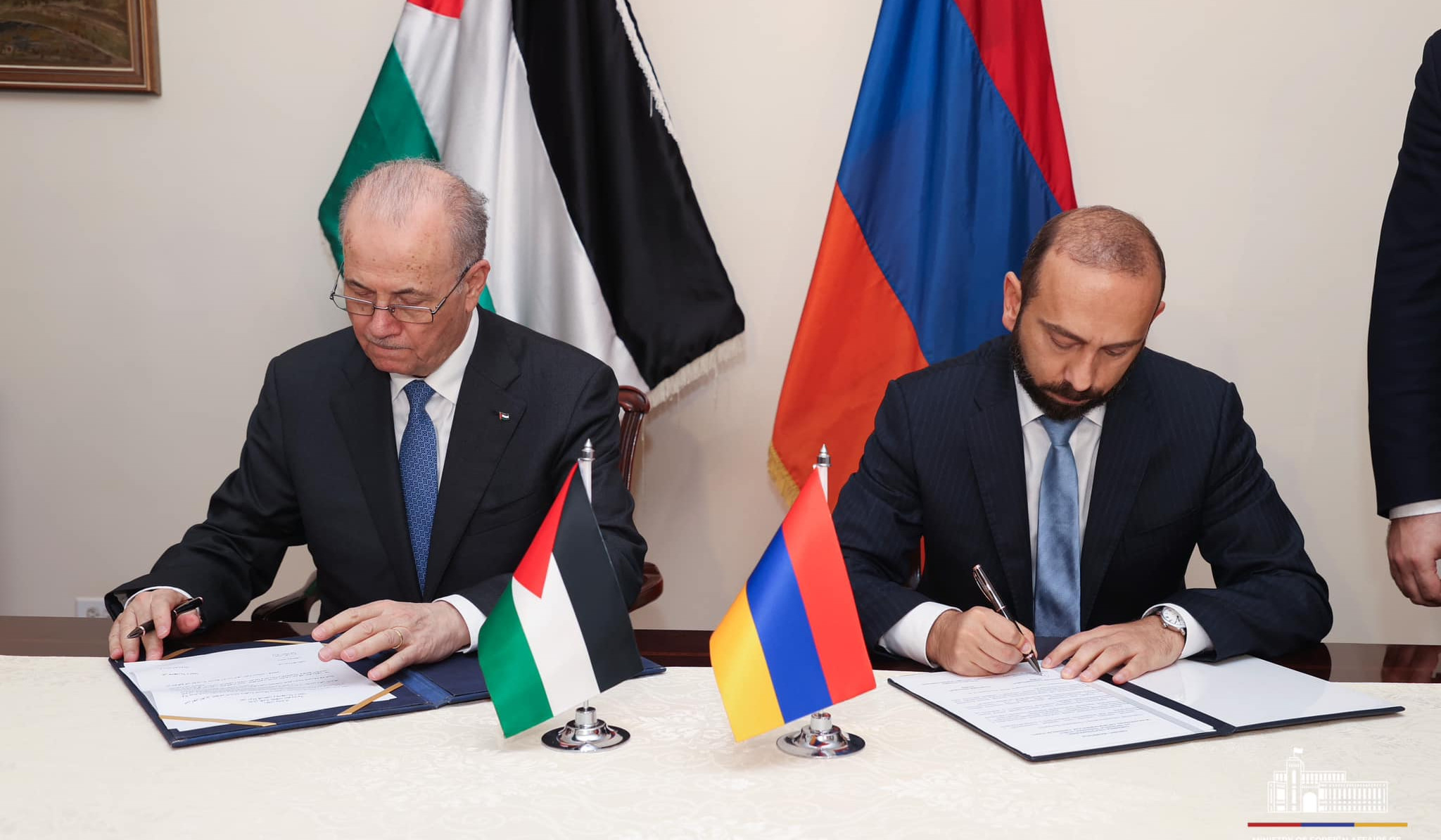 Mirzoyan and Prime Minister of Palestine signed communiqué on establishment of diplomatic relations between two countries