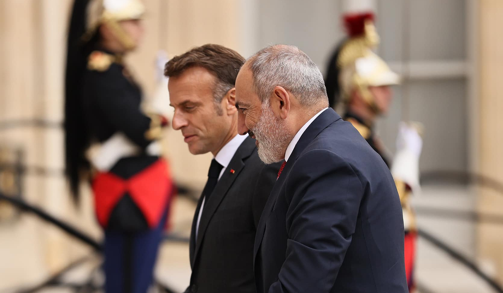 Nikol Pashinyan and Emmanuel Macron meet in the Élysée Palace