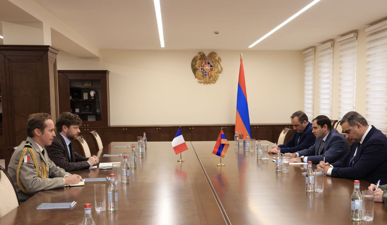 ՀՀ ՊՆ ղեկավարը ու Ֆրանսիայի դեսպանը քննարկել են պաշտպանության բնագավառում համագործակցությանն առնչվող հարցեր