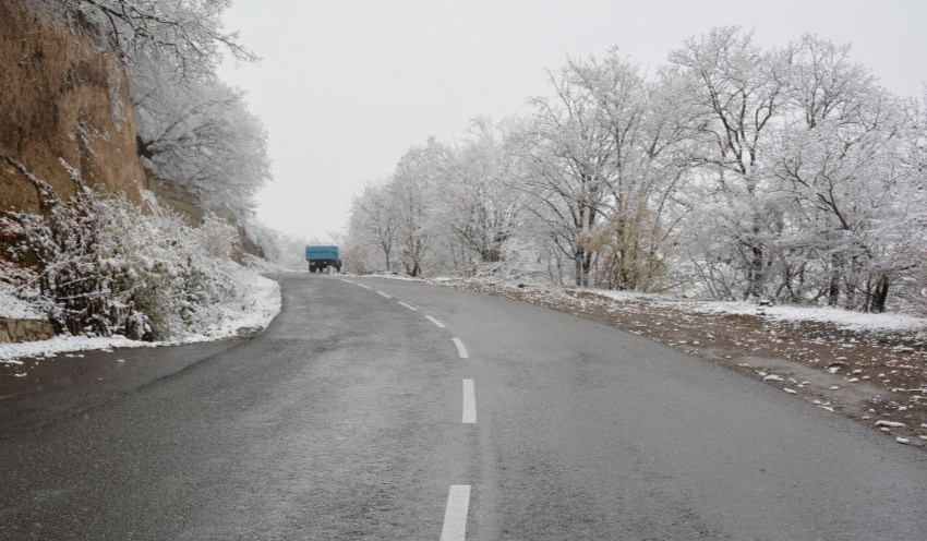 Մ-4 միջպետական ճանապարհի Սևանով անցնող հատվածում թեթև ձյուն է տեղում