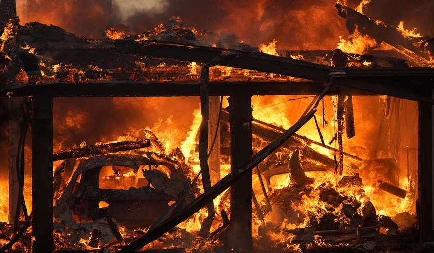 Wildfires destroy homes in Camarillo, California