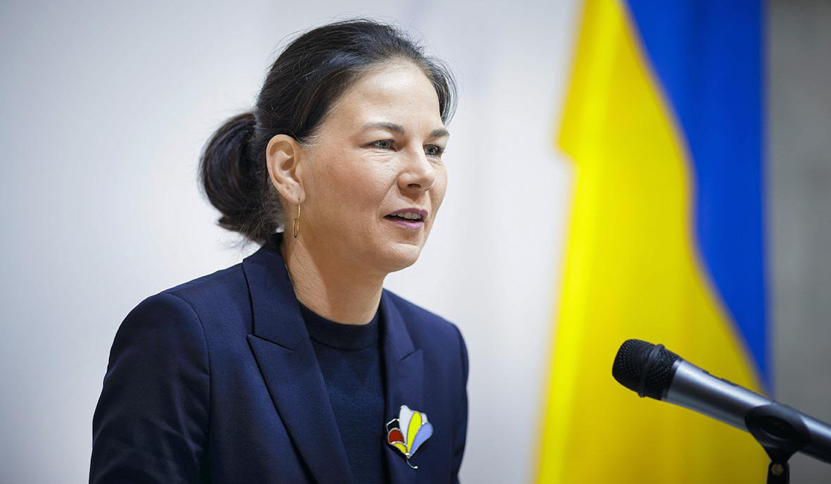 Baerbock urges her party to continue supporting Ukraine, including sending long-range weapons