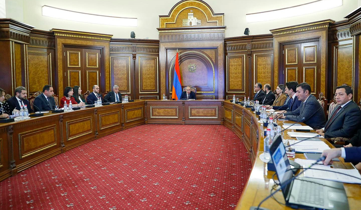 Pashinyan chairs consultations on budget performance report