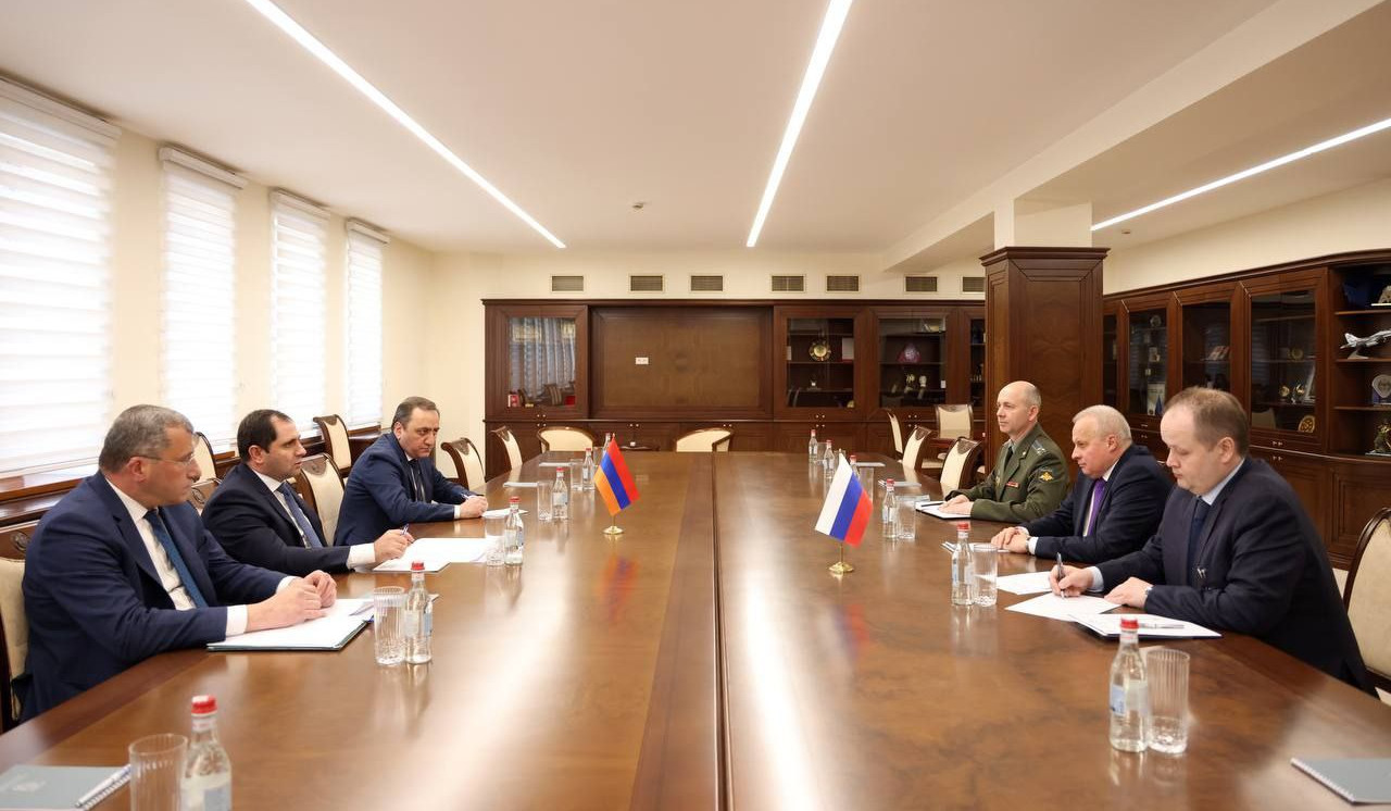 Kopyrkin introduced newly appointed defense attaché of Russian Embassy to Suren Papikyan