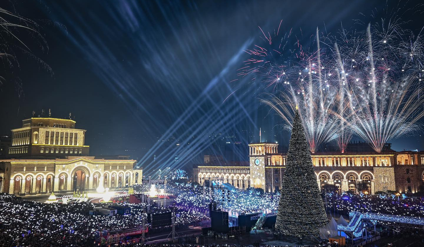 Lights of main Christmas tree were lit in Republic Square: photos