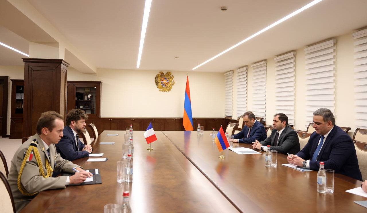 Պապիկյանն ու Դըկոտինյին քննարկել են պաշտպանության բնագավառում Հայաստան-Ֆրանսիա համագործակցության օրակարգային հարցեր