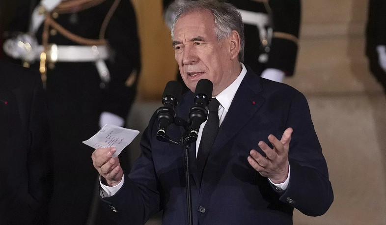 François Bayrou met with representatives of main political parties in France