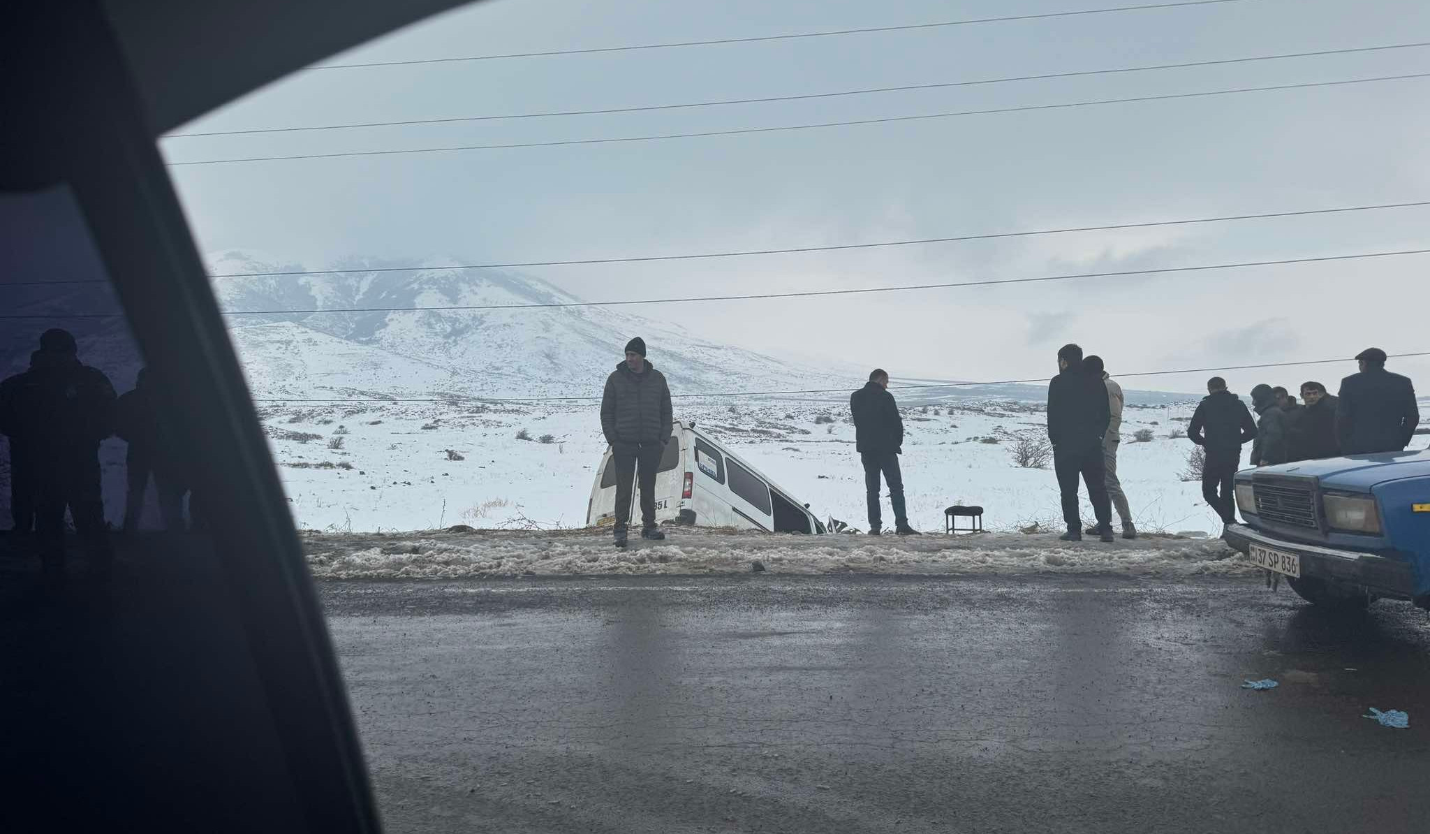 Երևան-Ապարան երթուղու GAZel-ը դուրս է եկել երթևեկելի գոտուց և հայտնվել ձորակում․ կան տուժածներ