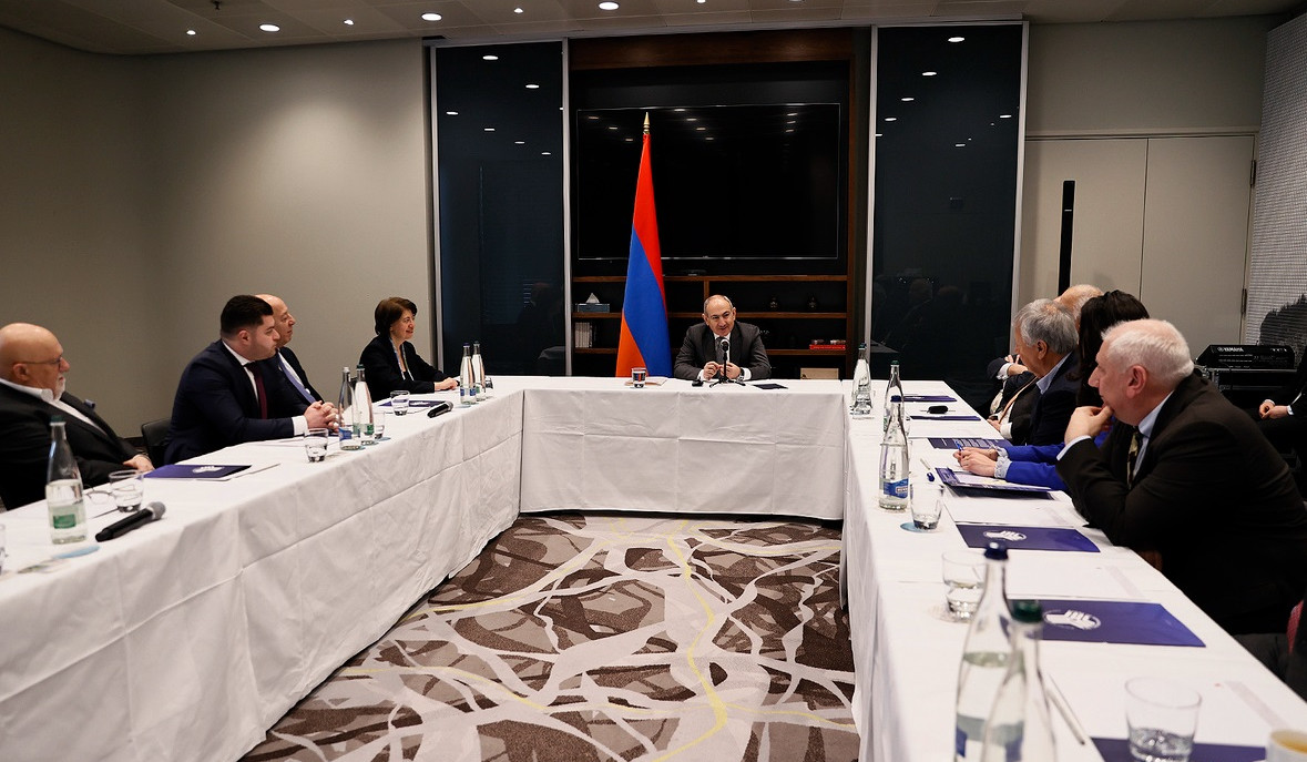 Prime Minister meets with representatives of Armenian community in Switzerland