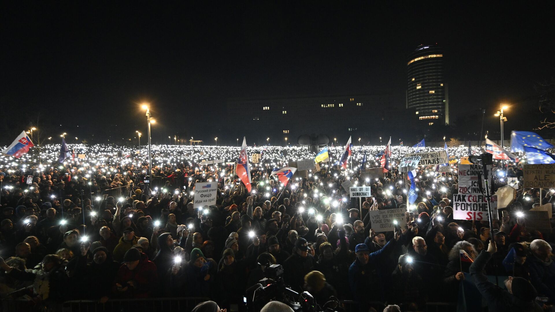 В Словакии прошли массовые антиправительственные протесты